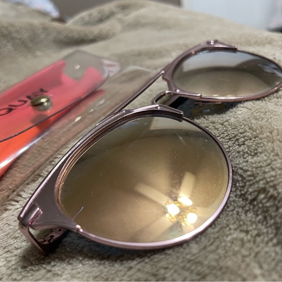 Quay Australia x Chrisspy Gemini Rose Gold - Picture 4 of 6